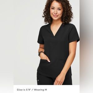 Figs Casma™ Three-Pocket Scrub Top